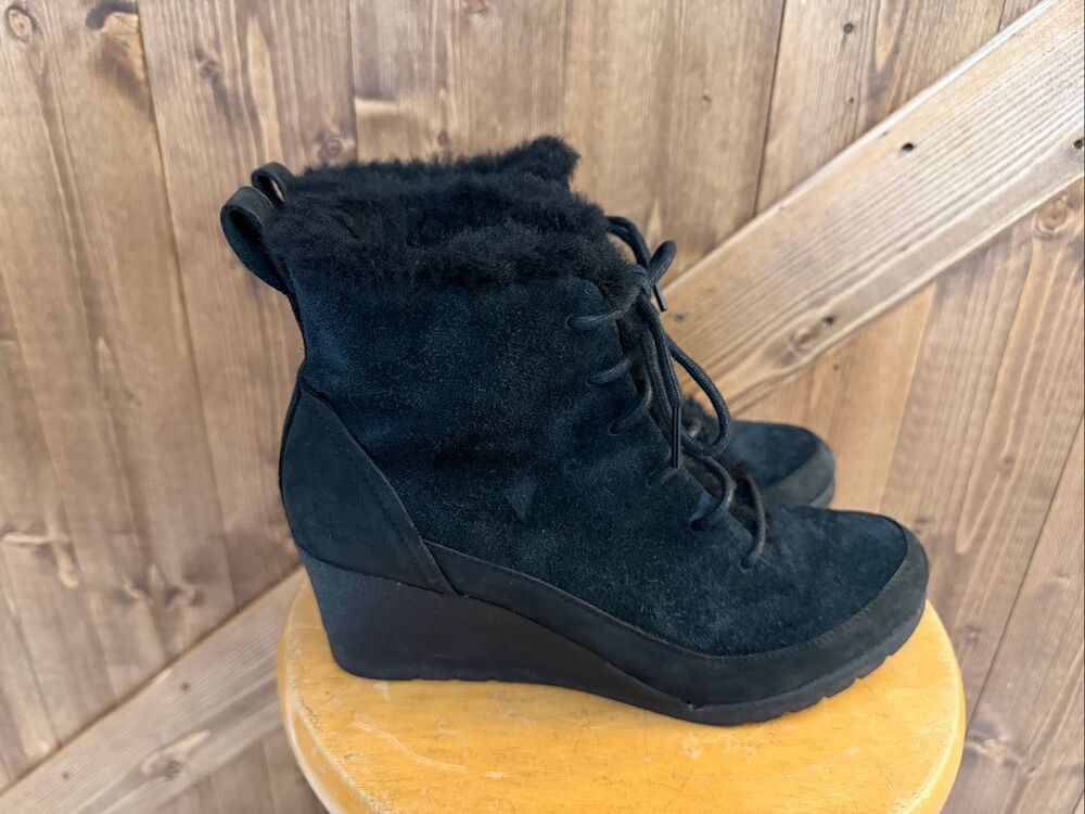 UGG Womens Size 8.5 Black Suede Fur Lined Lace Up Wedge Ankle Boots 2.5” Heel